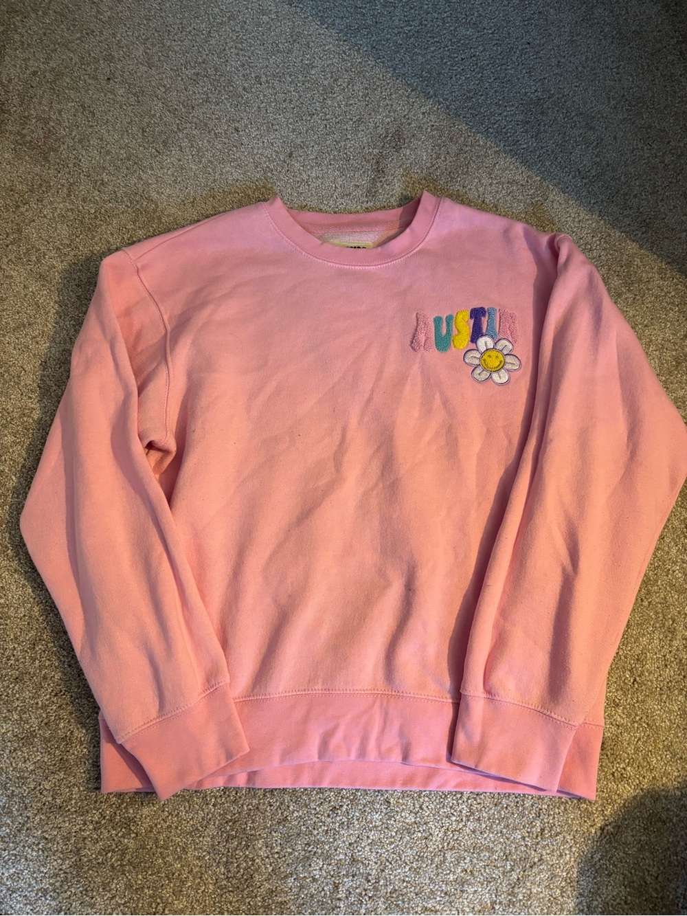 Pink Crewneck Pullover with Colorful 'Austin' Embroidery and Daisy